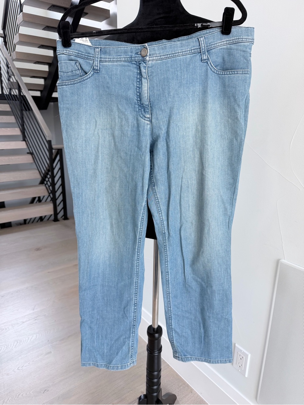 Plus Light Blue Women’s Cropped Jeans size 32 - Classic Straight Fit